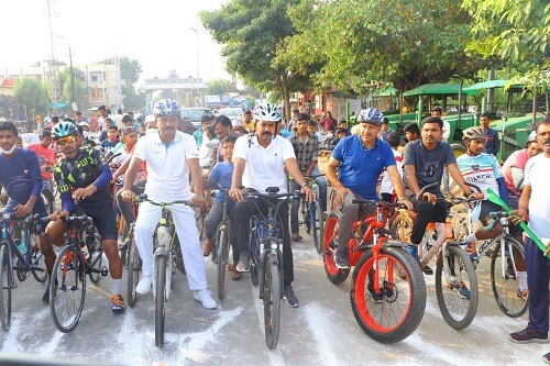 Bicycle-rally-as-part-of-Flag-Day-program-commemorating-the-sacrifices-of-police-martyrs